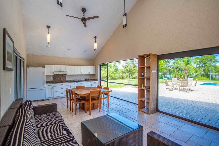 Building Photo - 12941 Bellerive Dr