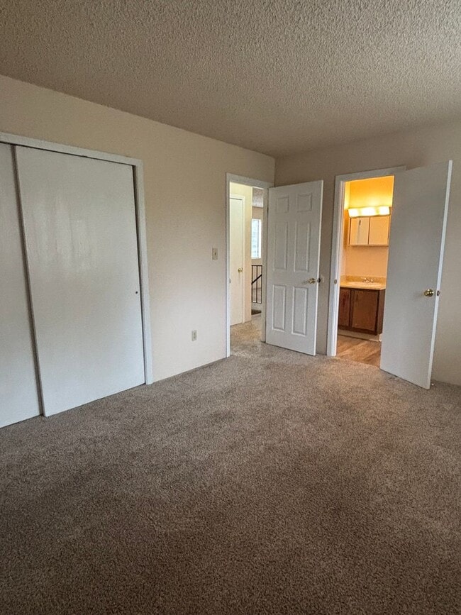 Building Photo - 3 Bed 1 Bath Home near Aeroplaza and Power...