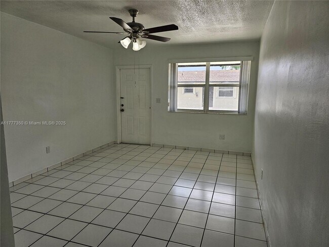 Building Photo - 130 W 13th St