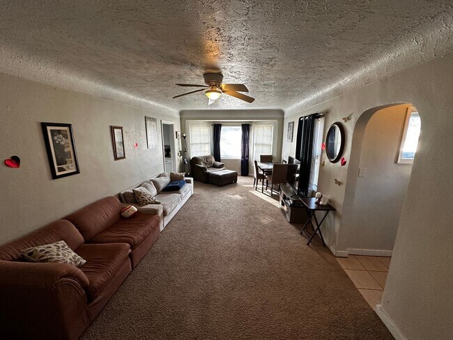 Building Photo - College: 1604-1601