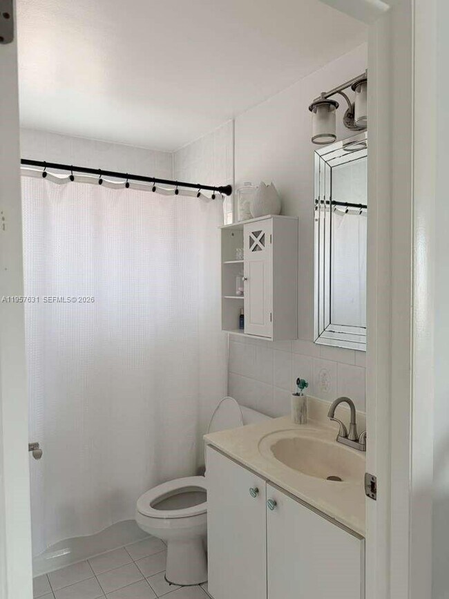 Building Photo - 10017 W Okeechobee Rd