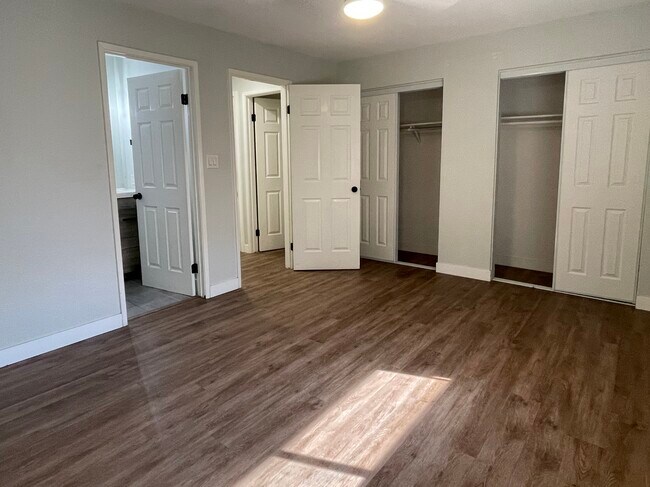 Building Photo - 1111 N 84th Pl