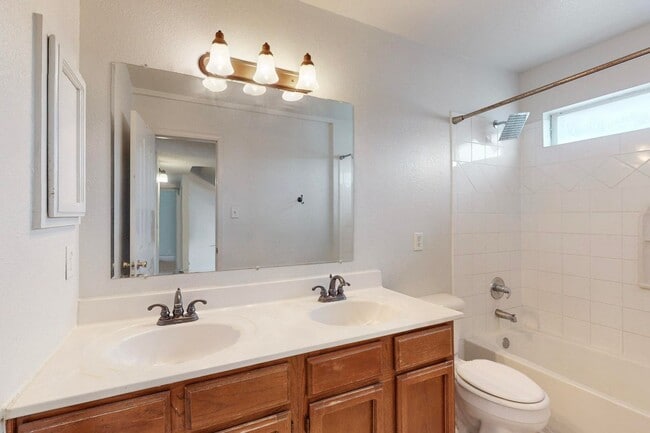 Building Photo - Beautiful 4 bedroom, 2 bath home in Northeast El Paso!