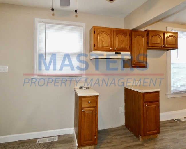 Building Photo - 515 Plymouth St