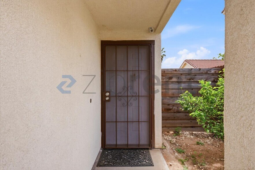 Building Photo - 23913 Parkland Ave