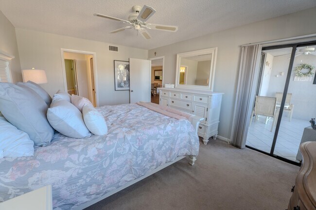 Building Photo - 4725 Lucerne Lakes Blvd E