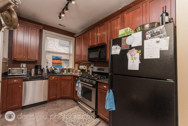 Building Photo - 2 bedroom in Chicago IL 60657