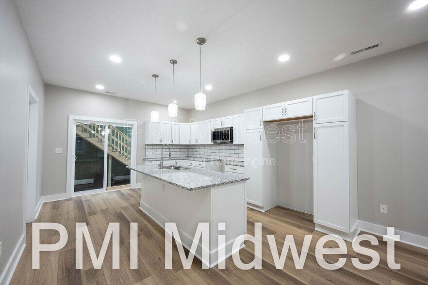 Building Photo - 20 Schiller St