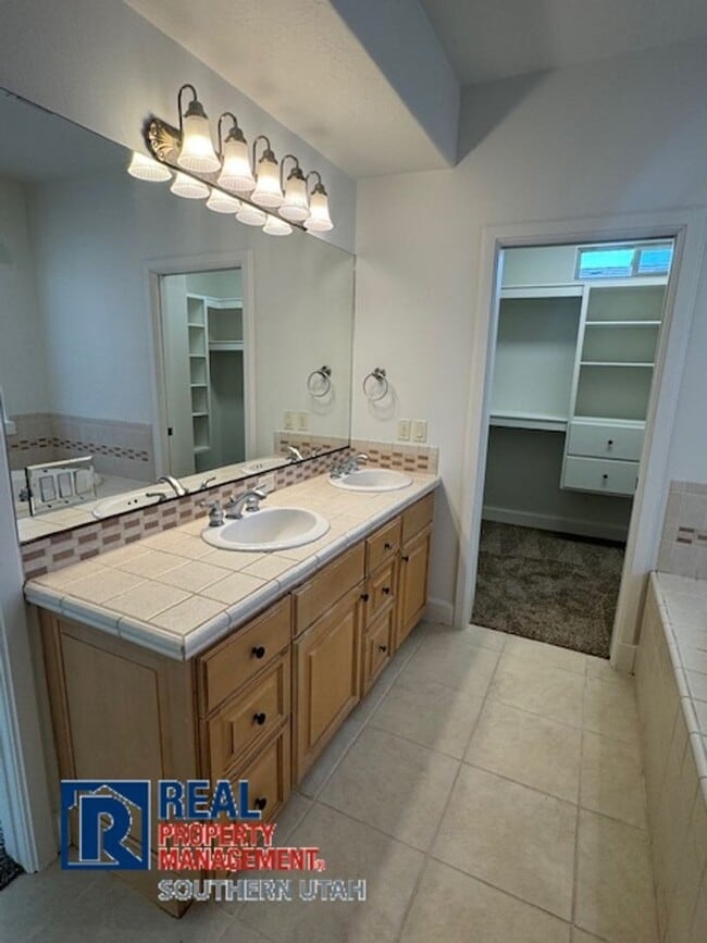 Building Photo - Copper Canyon 3 Bedroom Home