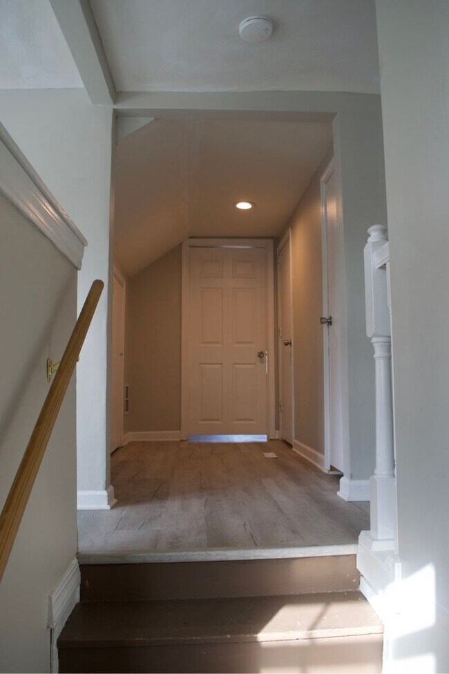 Building Photo - Conveniently Located 3 Bed 2 Bath House