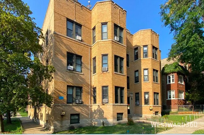 Building Photo - 6509 N Hoyne-2N