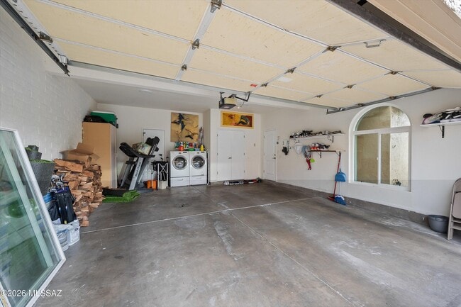 Building Photo - 5833 N Placita Del Baron