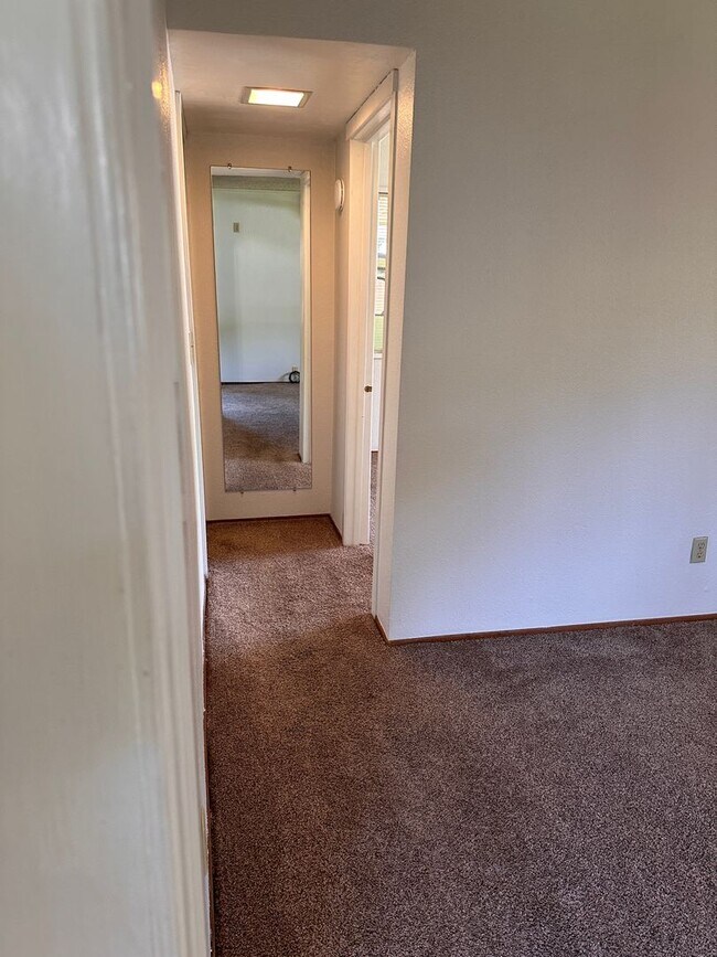 Building Photo - East Sacramento 1 Bed House with Garage