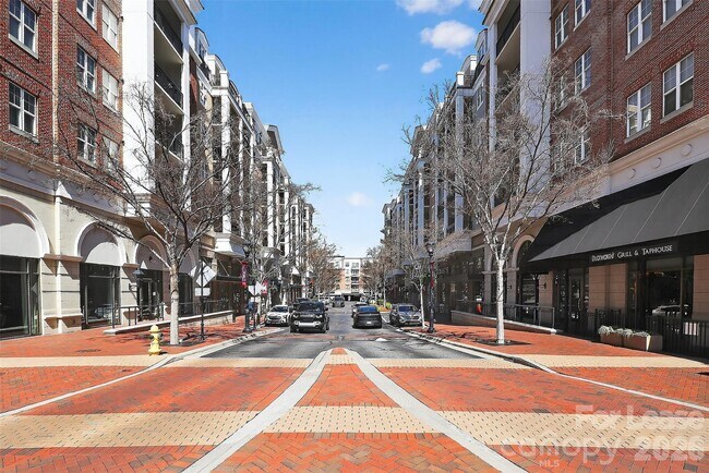 Building Photo - 4620 Piedmont Row Dr