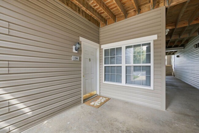 Building Photo - 1201 Stockton Ridge