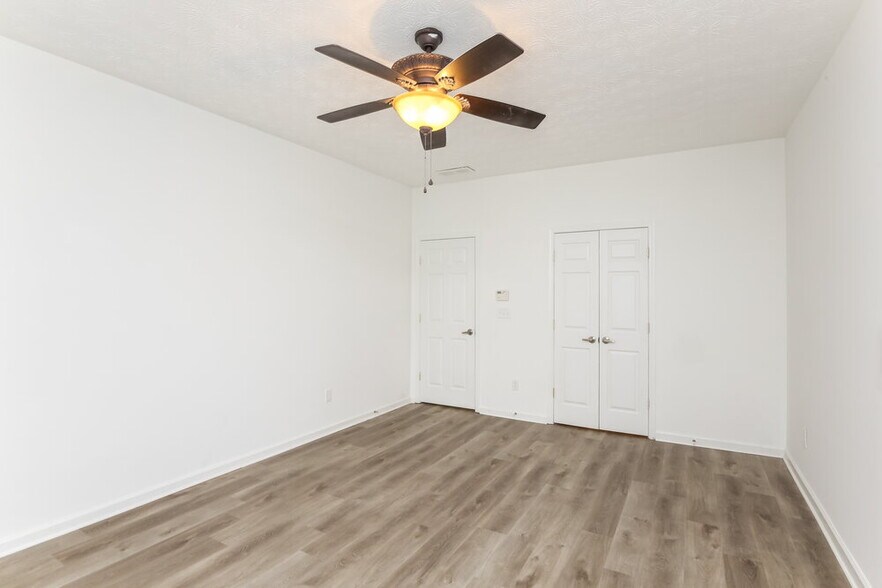 Building Photo - 610 Clairidge Ln SW
