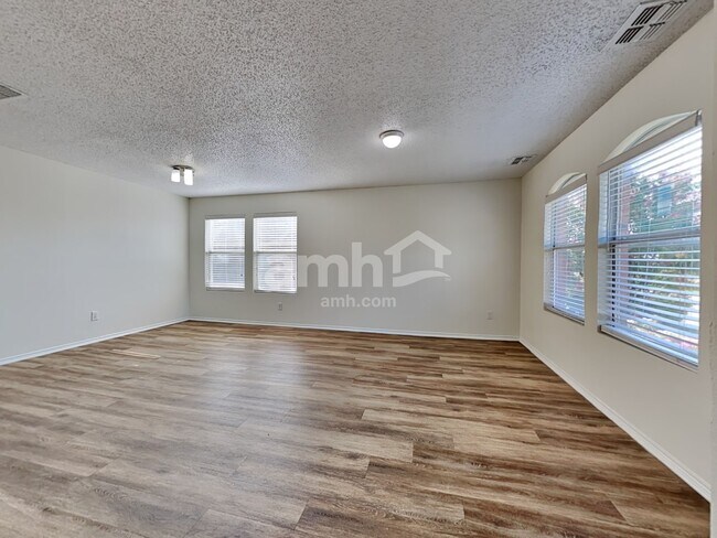 Building Photo - 1039 Mazourka Dr