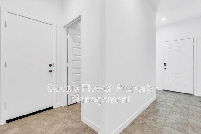 Building Photo - 2108 W Sheridan Ave