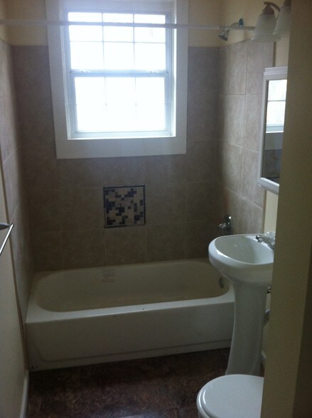 Building Photo - 564 Cotton St