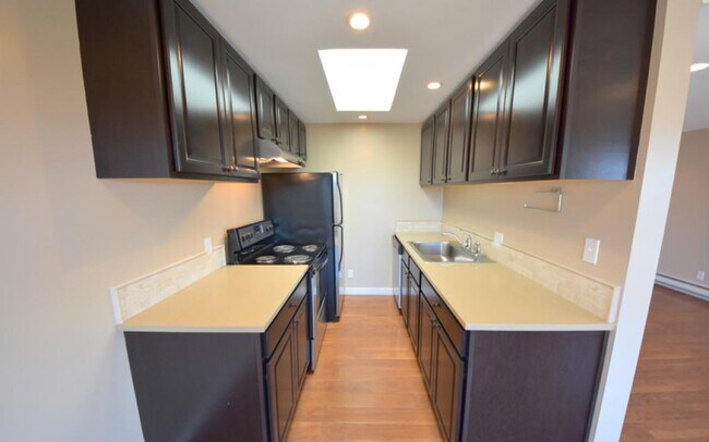Building Photo - Fremont 5-plex Apts. - 1 bedroom
