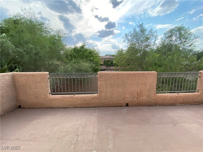 Building Photo - 1317 Woodmore Dr