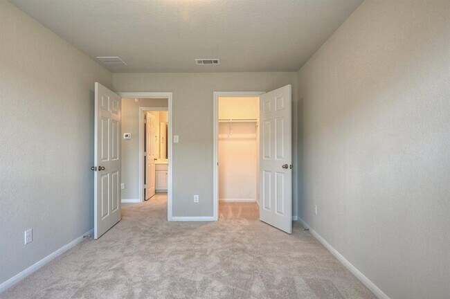 Building Photo - 2642 Blue Abbot Dr