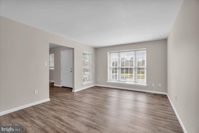 Building Photo - 38 Burgundy Dr