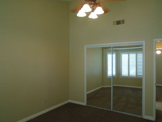 Building Photo - QUAILWOOD CUTIE IN GATED COMMUNITY!!!