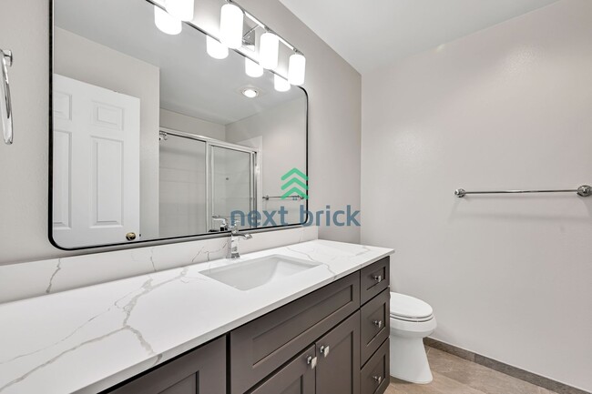 Building Photo - Beautiful 2 bed & 2.5 bath for rent