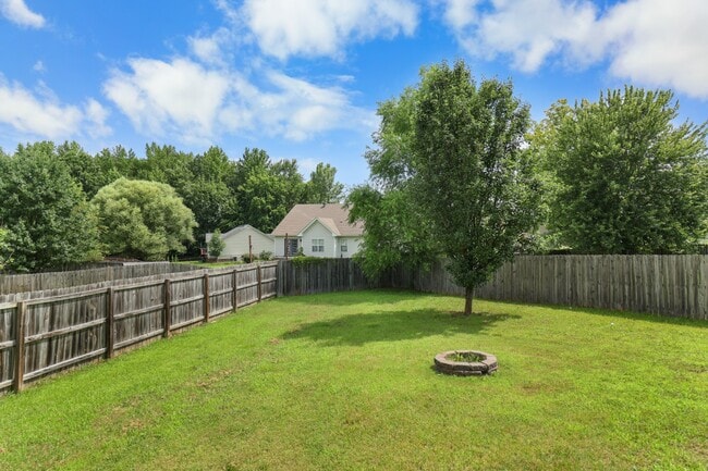 Building Photo - 420 Piney Dr