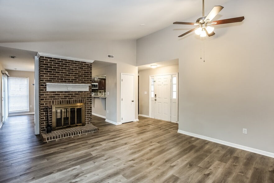 Building Photo - 7825 Elm Tree Ln