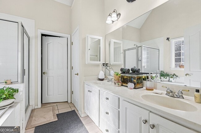 Building Photo - 255 Squire Ln