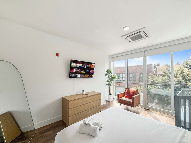 Building Photo - 1240 Cadwallader St