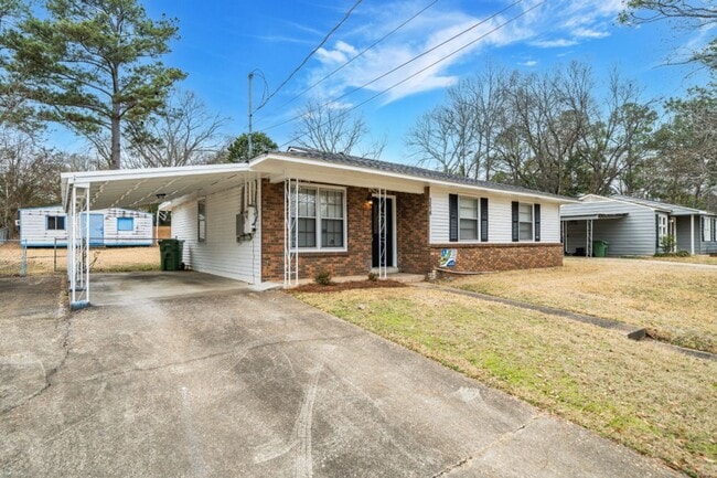 Building Photo - 1216 Beechdale Rd