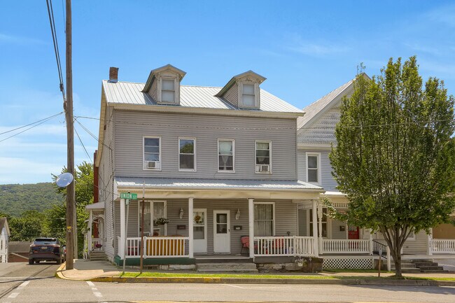 Building Photo - 151 Walnut St