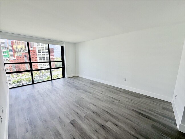 Building Photo - 1450 Brickell Bay Dr