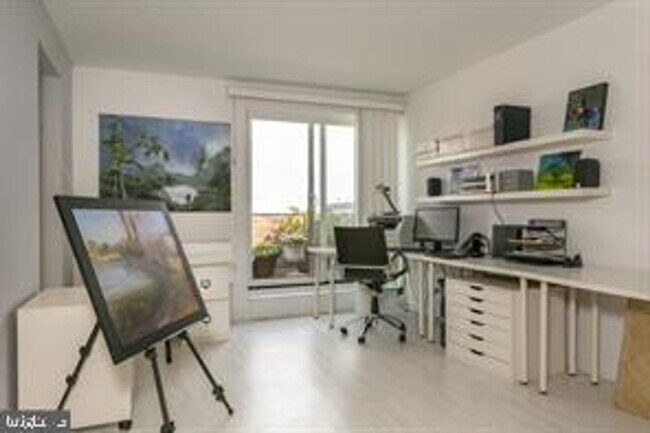 Building Photo - Bi-Level Penthouse with 3 Balconies & Delaware River Views | 3 Bed, 3 Bath | Society Hill