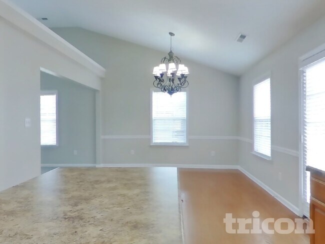 Building Photo - 2636 Danbury Cir