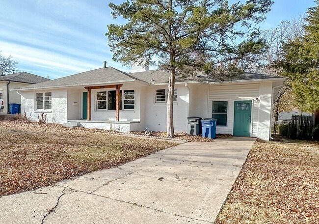 Building Photo - Midtown Tulsa: Stunning 4 bedroom 2 bathroom home