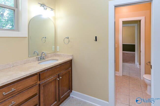 Building Photo - 305 Walden Glen Ct