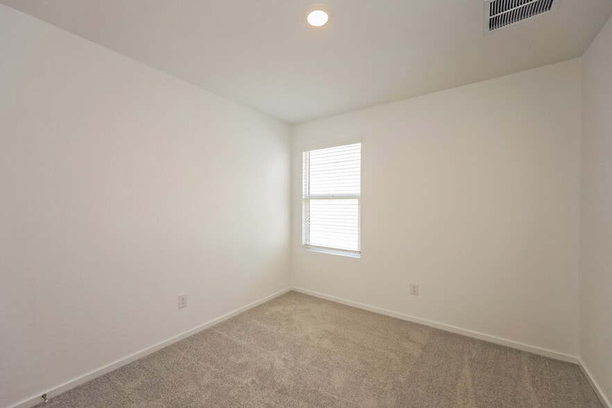 Building Photo - 425 Payton Pl