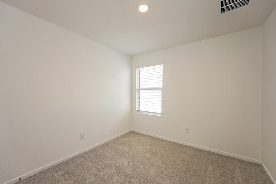 Building Photo - 425 Payton Pl