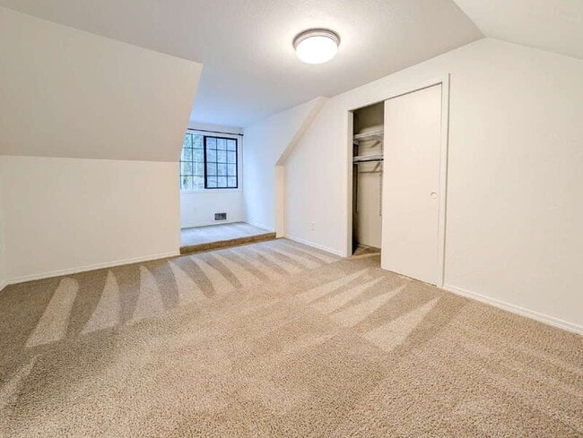 Building Photo - 115 E Jonathan Rd