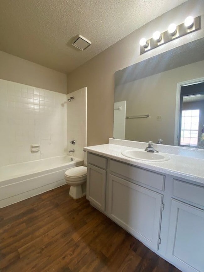 Building Photo - 2928 Stonycroft Dr