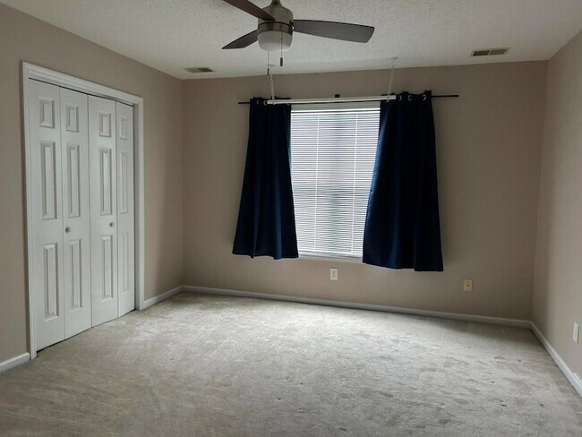 Building Photo - 1721 Fox Ridge Ct
