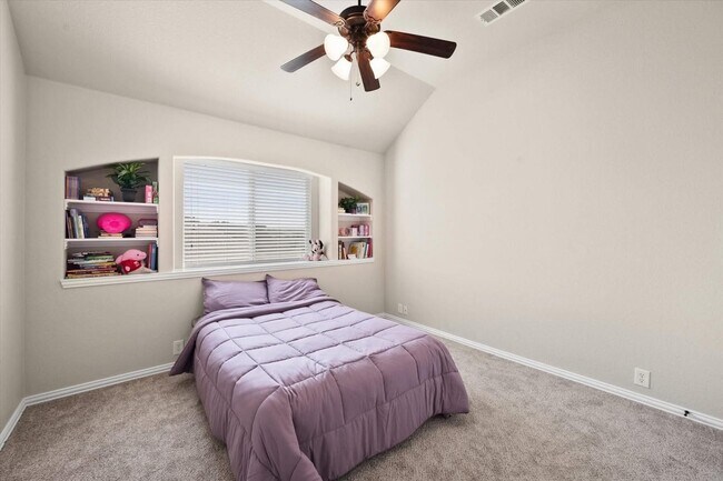 Building Photo - 1202 Killian Dr