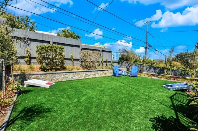 Building Photo - 90 Pinehaven Dr