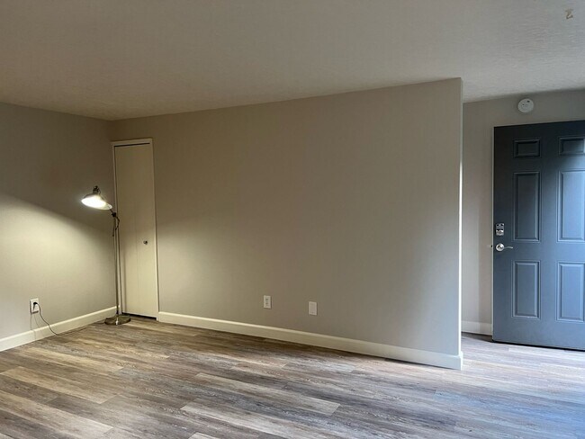 Building Photo - NEWLY REFRESHED Two Bedroom Townhome Style...