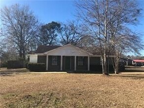 Building Photo - 9650 Trailwood Dr S