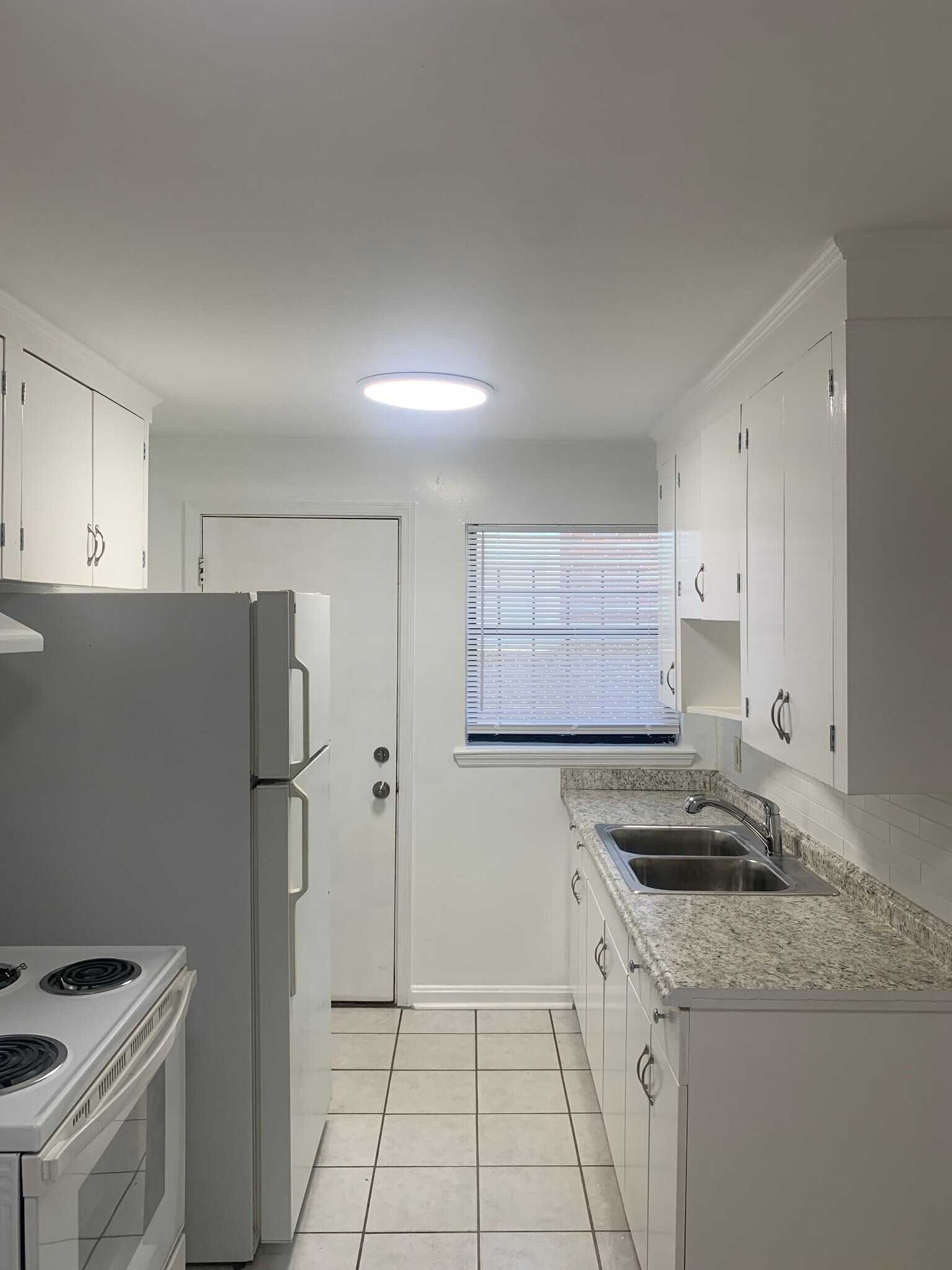 kitchen - 2554 Ernest St